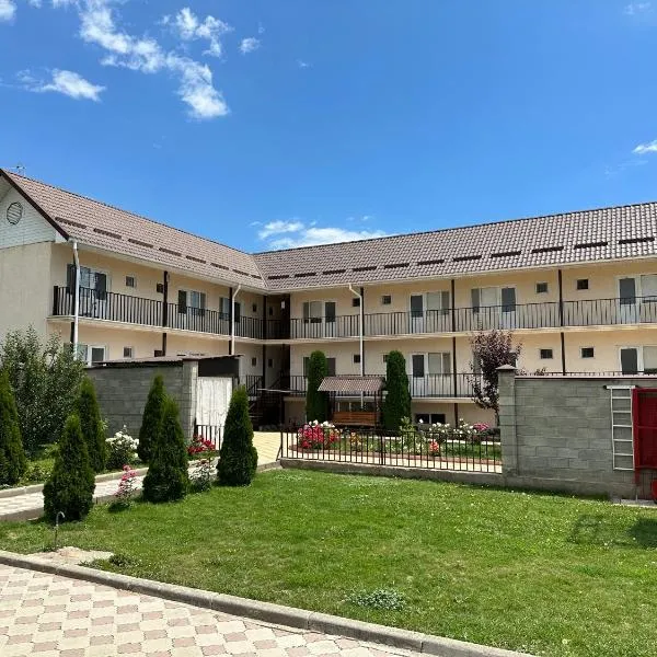 Jany Tilek, hotel Bosteriben