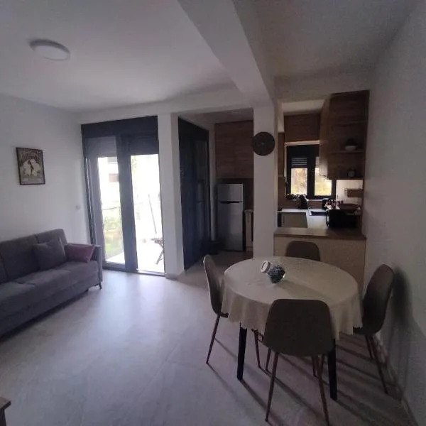 Kod Edija - Chez Edi, hotel a Tivat