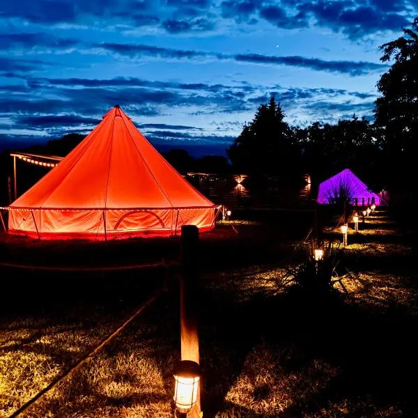 Glamping La Belle Étoile - Nuit insolite -Toilette sèche, hotel en Monts-sur-Guesnes