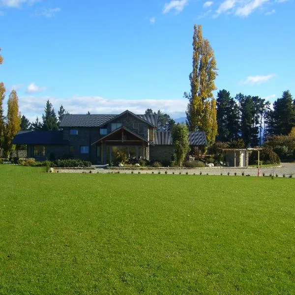 Golfcourse Road Chalets and Lodge, hotel in Wanaka