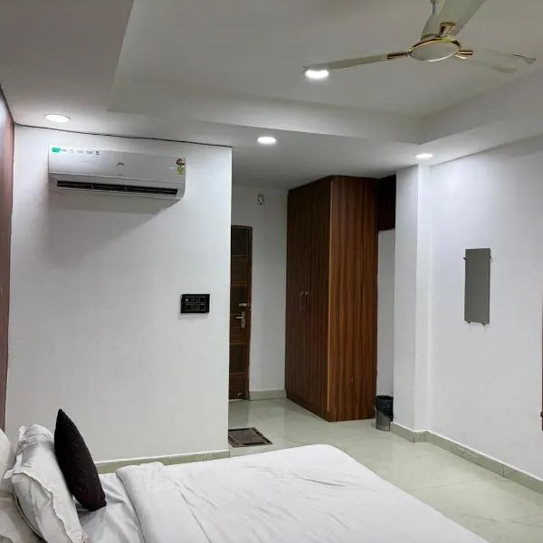 PLAY HOTEL BUDHA TOWER sector 18 metro
