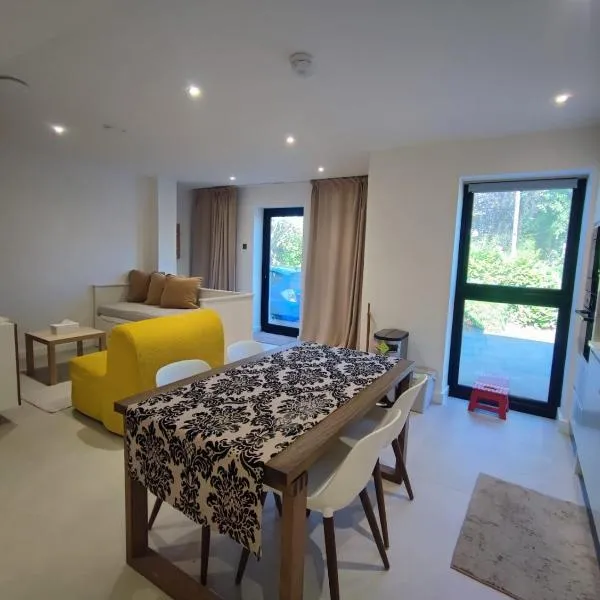Cosy eco home, hotel v mestu Altrincham