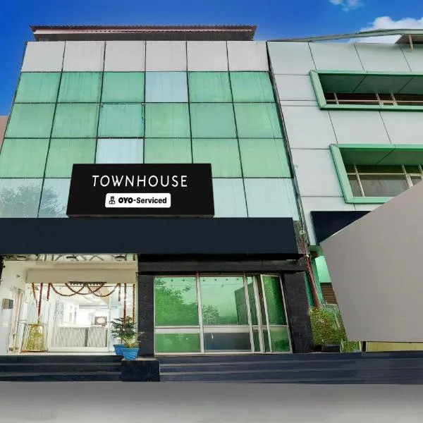 Super Townhouse by OYO Mohali Bus Terminal Formerly Hotel HM Crystal, hotel en Mohali