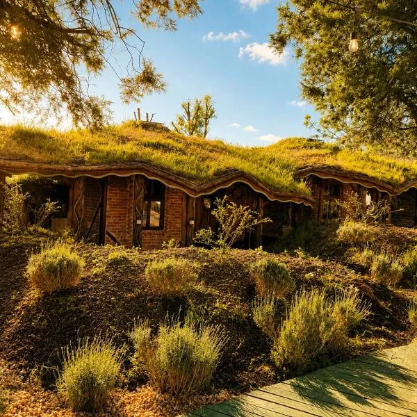 La Colibe, cătun arhaic ecologic, hotel em Corbu