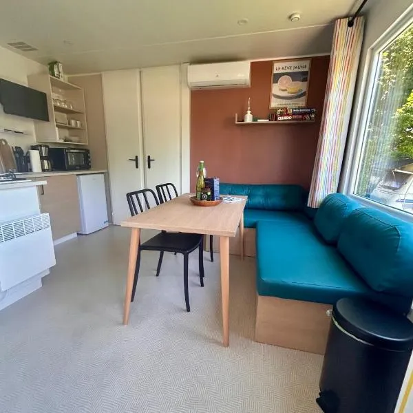 Gemütliches Mobilhaus am Wallersee, hotel in Baierham