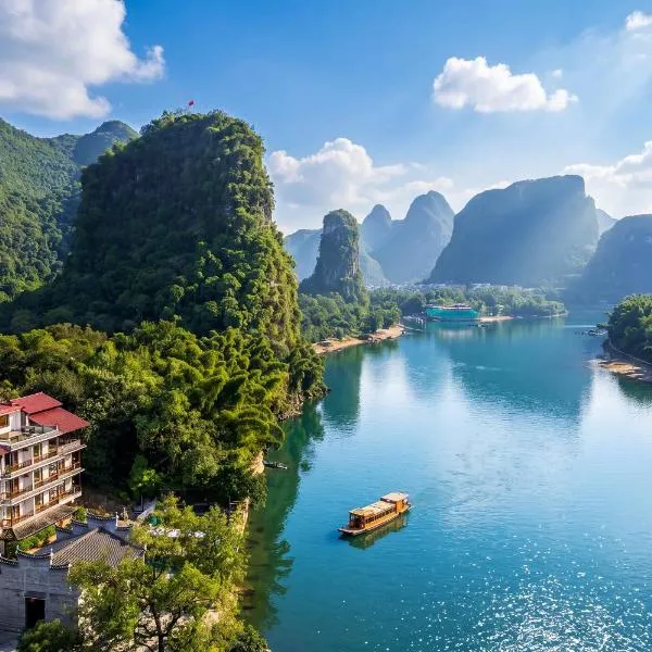 Viesnīca Yangshuo River Lodge Hotel--English speaking team&Swimming pool&Activties organized&Free pick up from Airport or TS over 3 nights pilsētā Janšuo