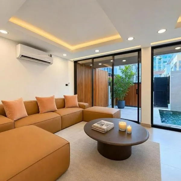 5 Bedroom Central Bangkok Pool Villa with Netflix, hotel sa Bangkok