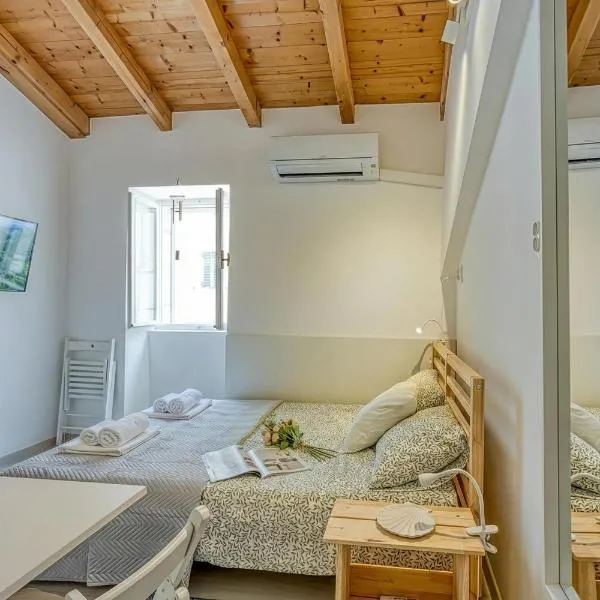 Lasta Lošin Town Rooms - Happy Rentals, hotel em Mali Lošinj