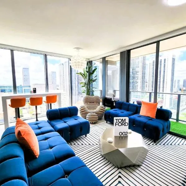3BR Skyline Luxury with a 100 inch TV, Balcony & Prime Miami Location, viešbutis Majamyje