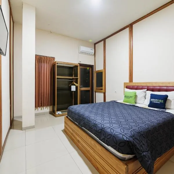 Urbanview Remington Hotel Palembang By RedDoorz, hotel in Palembang