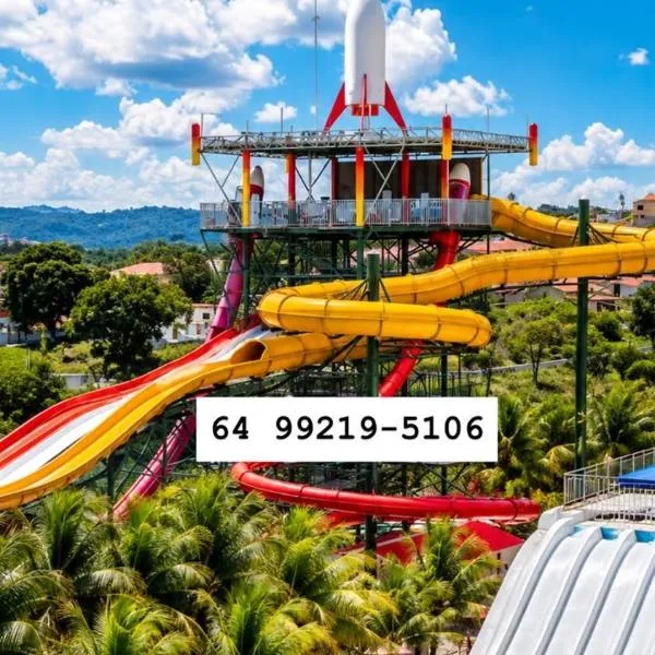 카우다스 노바스에 위치한 호텔 Apartamento Luxo Dentro do Acqua Park diRoma, roupa de cama incluso Aceitamos PET Brinde Café da Manhã PARCELAMOS ATÉ 12x no Cartão de Crédito Sem Juros