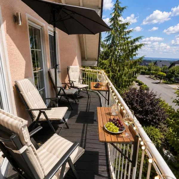 Design Lodge nahe Cochem mit Balkon - für bis zu 4 Personen -95 qm - Eifel-Mosel Lounge, hotel din Greimersburg