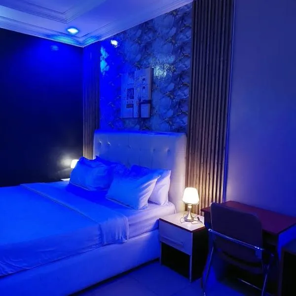 Pulville Boulevard Hotel, hotel v mestu Suru Lere