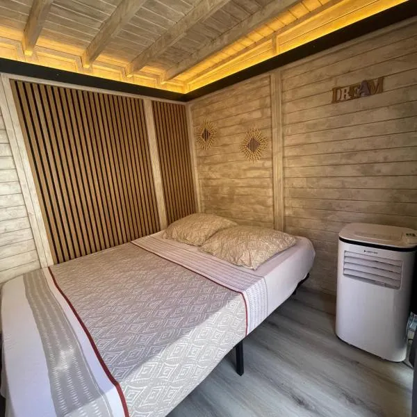 Cabane insolite avec jacuzzi, hotel in Menton