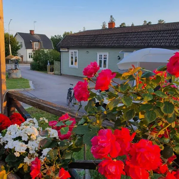 Hus i centrala Nybro i anslutning till boningshuset, hotel di Nybro