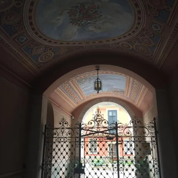 Palazzo Carasi Apartments, hotel v destinaci Cremona
