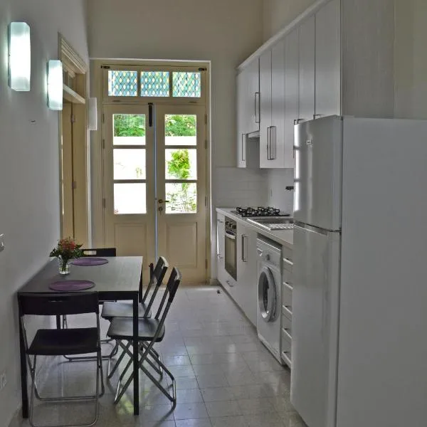 Chris House, hotel in Nicosia