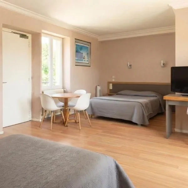 Hôtel Au Val De Saône PARKING GRATUIT, hotel sa Sathonay-Camp