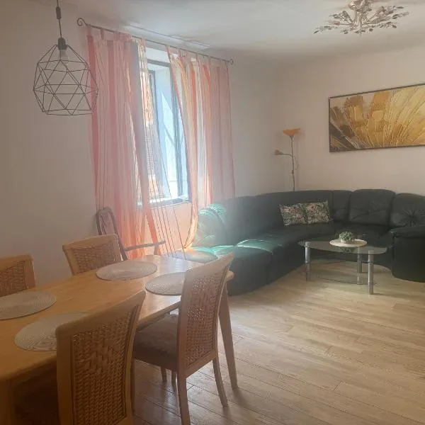 3 bedroom Apartman Izolana, hotel in Izola