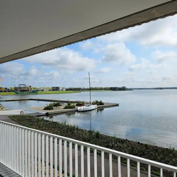 Amazing Waterfront View at Puertos, khách sạn ở Belén de Escobar