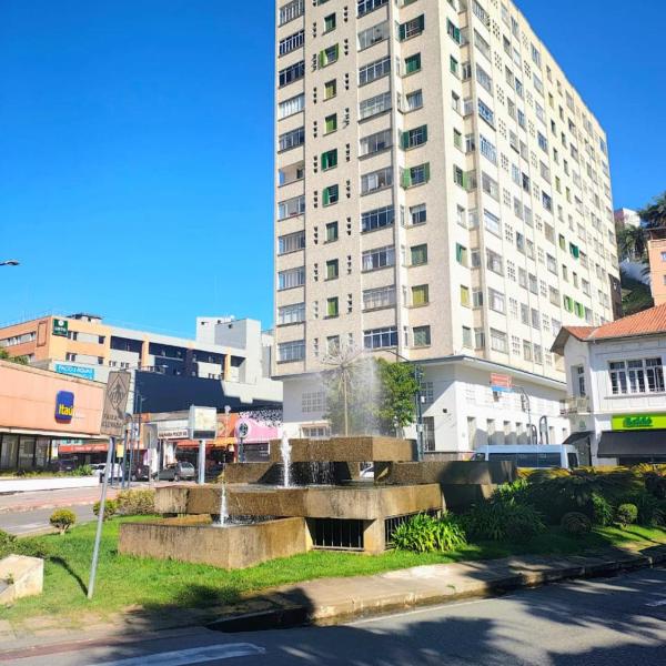 BAUXITA - Em frente às Thermas, ótima localização