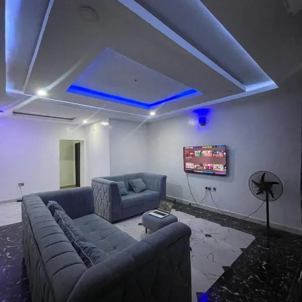Stylish 3-Bedroom En-Suite Apartment, 5 Mins to Airport, hotelli Enugussa