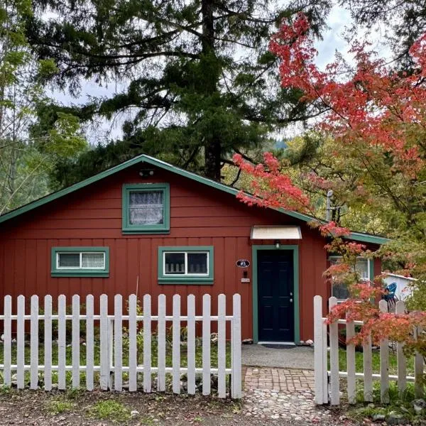 Avenue of the Giants Caraway Cottage (#3), hotel en Miranda