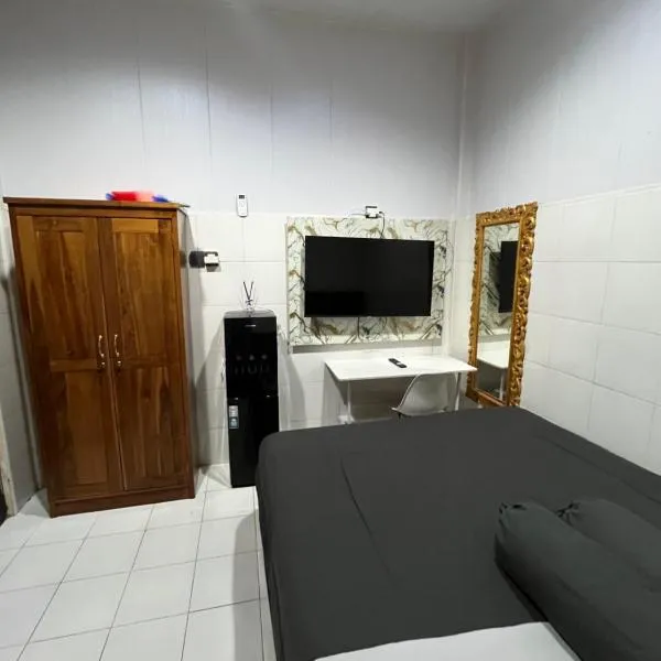 Santru home, hotel in Denpasar
