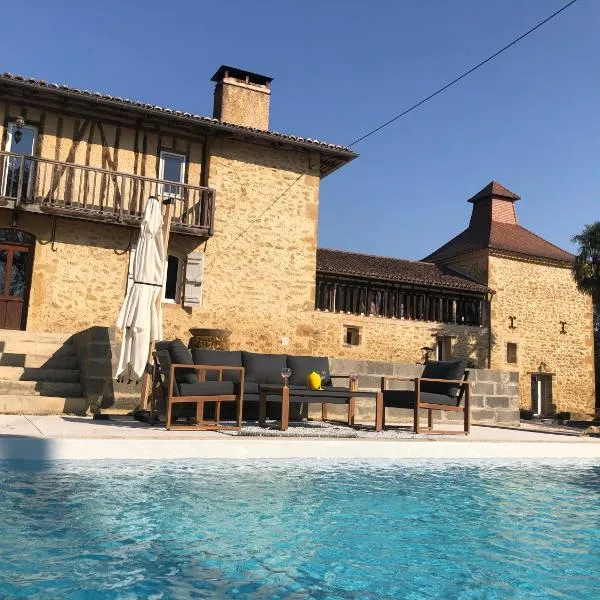 Gîte La Carole 120m2, готель у місті Monlezun