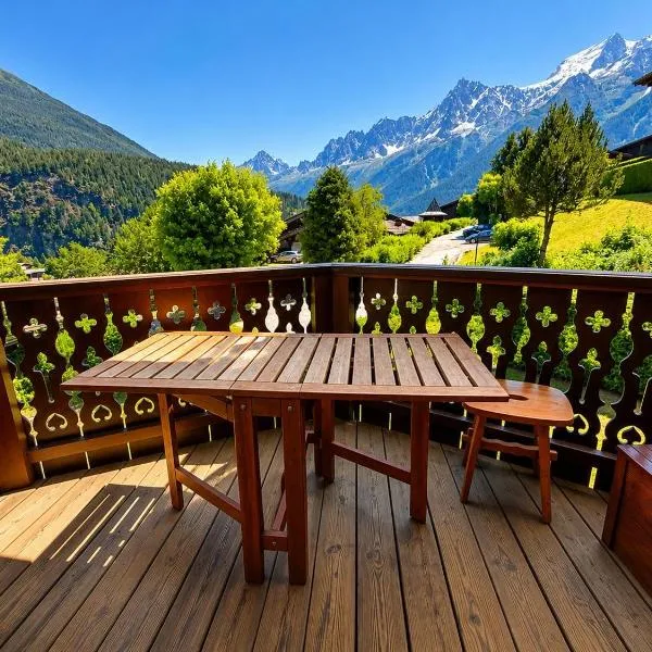 Les Houches vue magnifique avec piscine,pied des pistes de ski,garage, Hotel in Les Houches