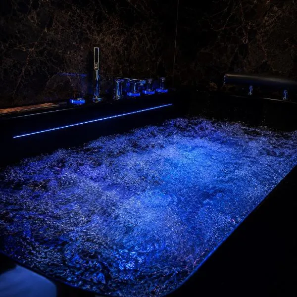 Les Suites du Château I Spa Balnéo I Cinéma Expérience、Marliensのホテル