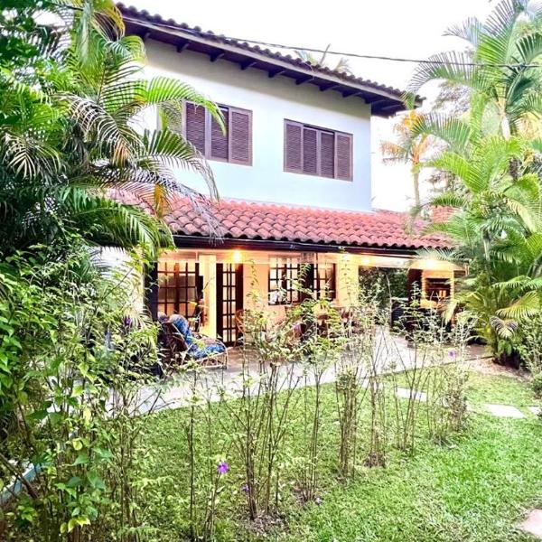 Casa em condomínio de frente à praia