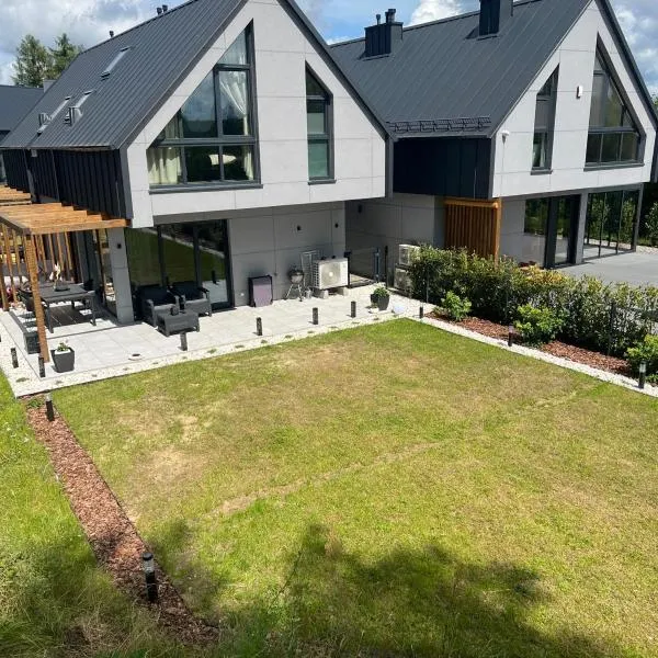 Villa Alcmaria - Aura Kaszub, хотел в Łączyno
