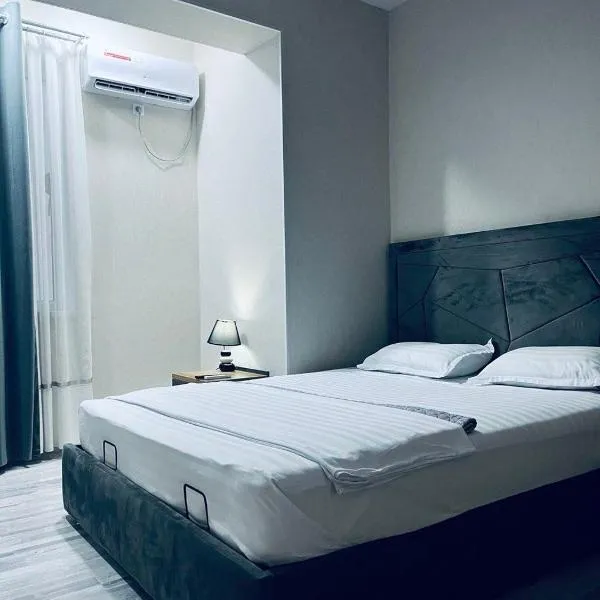 Стильная студия в центре с кухней, hotel in Bukhara