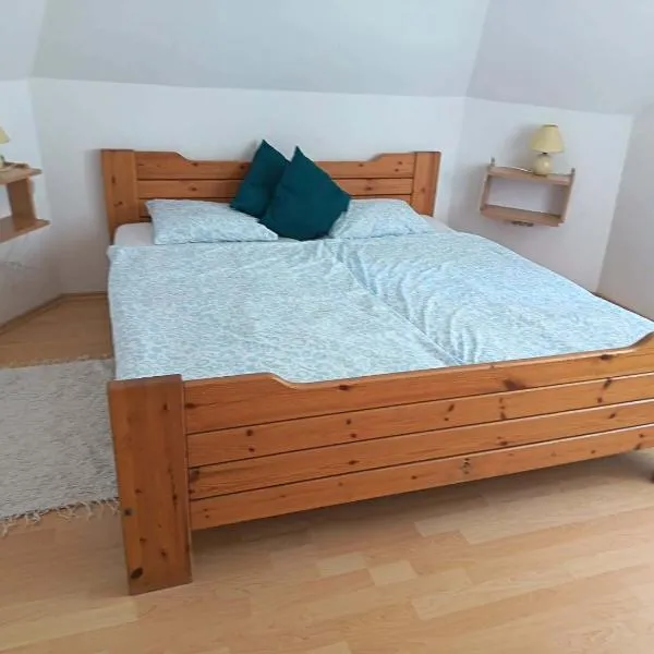 Elo Apartman, Hotel in Csokonyavisonta