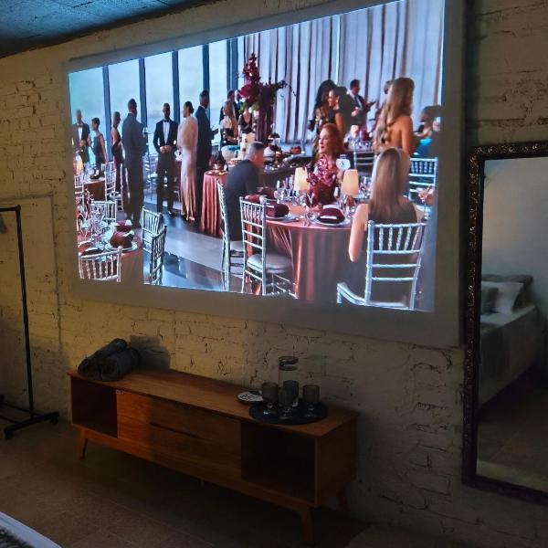 Suíte Completa com Tela de Cinema