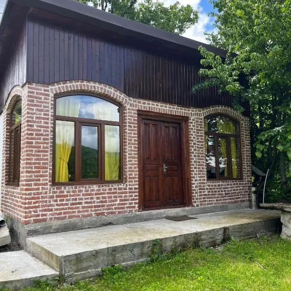 Marisi Cottage - კოტეჯი მარისი, hótel í Ambrolauri