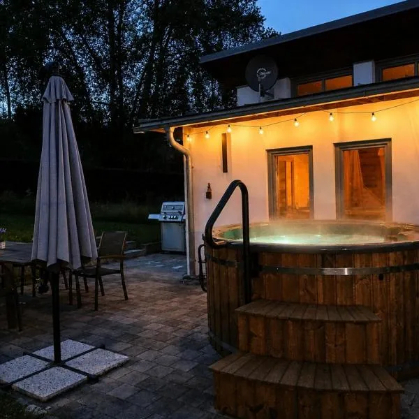 Haus im Grünen l Hot Tub l aktivCARD inklusive, hótel í Regen