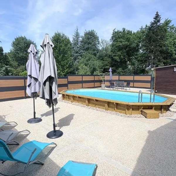 Chambres et Gîtes Les Deux Chênes près de Bergerac, מלון בLe Fleix