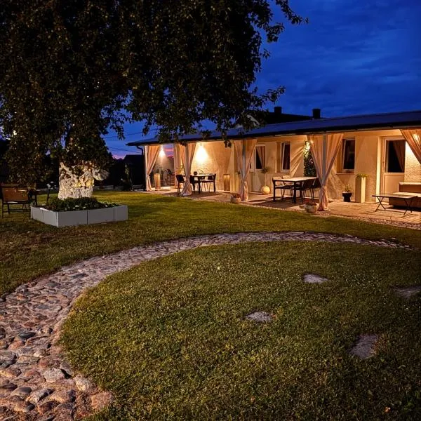 Domek pod Jabłonią, hotel v destinácii Barzowice