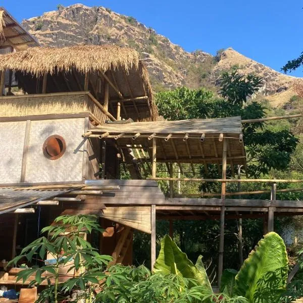 Jungle Boat Haven, hotel di Linteh
