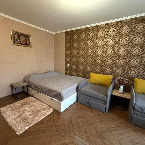 2-х комнатная квартира, hotel di Korostenʼ
