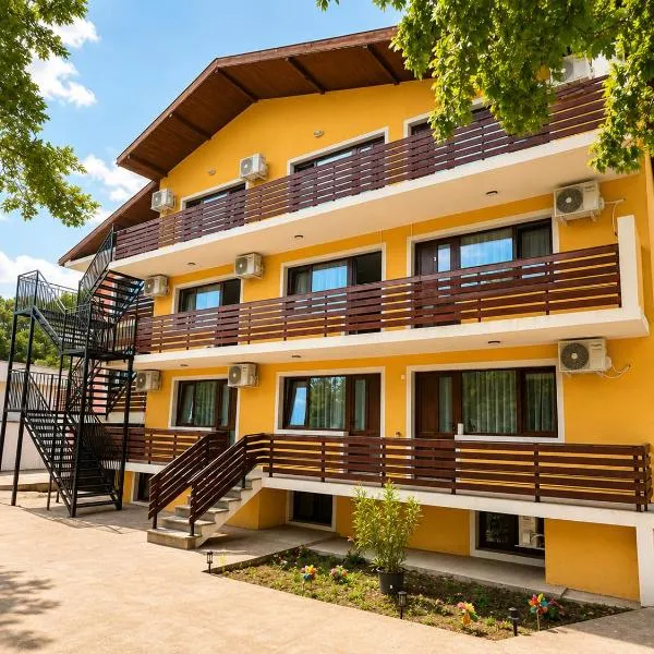 Kalabria Guest House Pool, BBQ & Jacuzzi, hotel i Varna