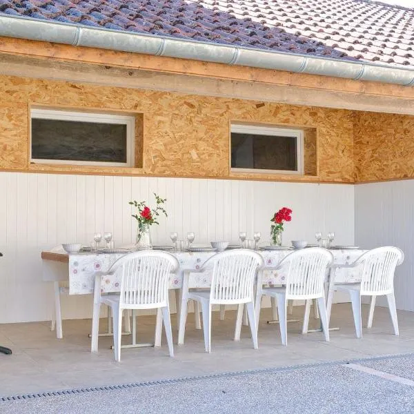 Le gîte du centre, parking avec recharge pour véhicule électrique, hotel sa Avrecourt