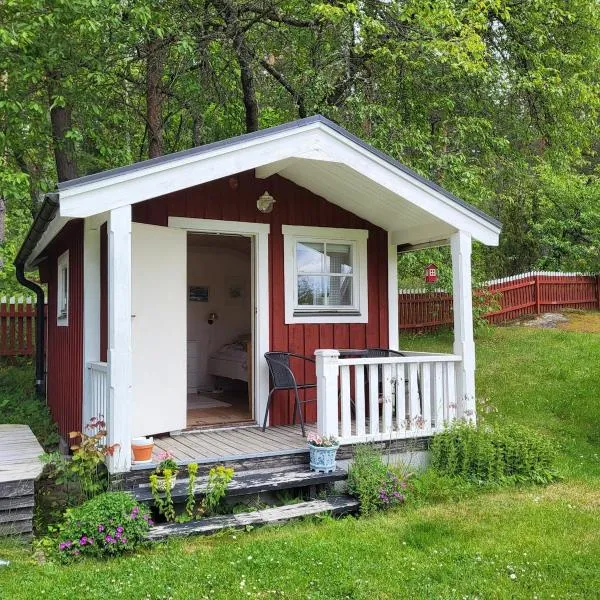 Guest house at E22, nature and free electric car charging, hotell i Edsbruk
