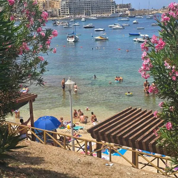 Тhree bedroom house "TEA" -with garage close to the sea -SLIEMA, hotelli kohteessa Sliema