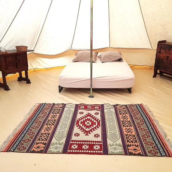 Glamping en Tente Yourte, hotel i Ispagnac