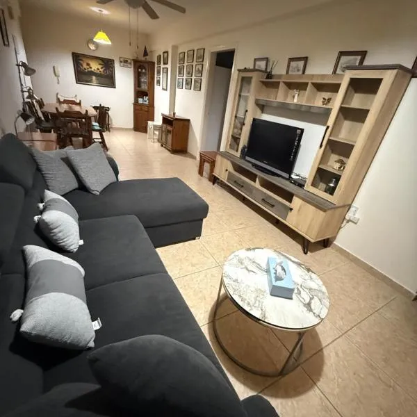 Lux Family Suite & Pool، فندق في لارنكا