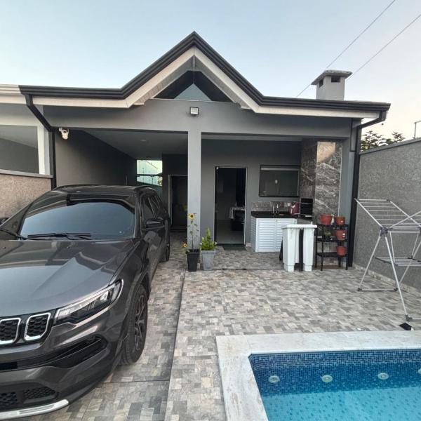 Casa confortável e aconchegante com piscina e churrasqueira com utensílios e roupas de cama