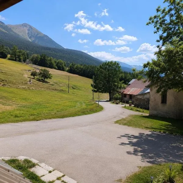 Viesnīca Six Duplex à la montagne POMPIERY pilsētā Seyne
